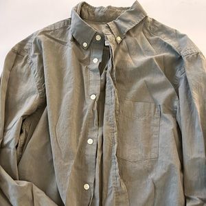 HM green button down M